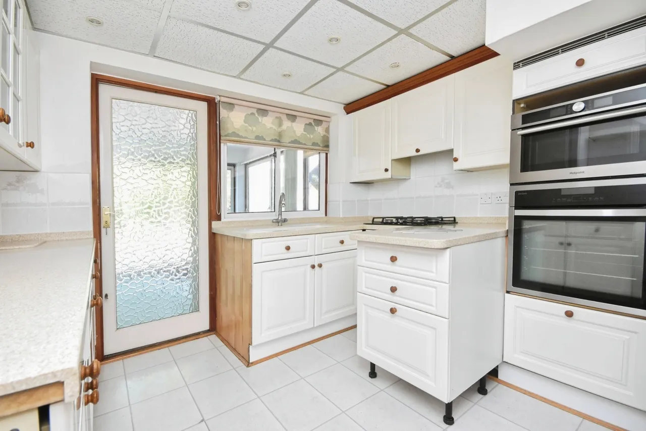 Dering Crescent, Leigh-on-Sea, SS9, photo 9