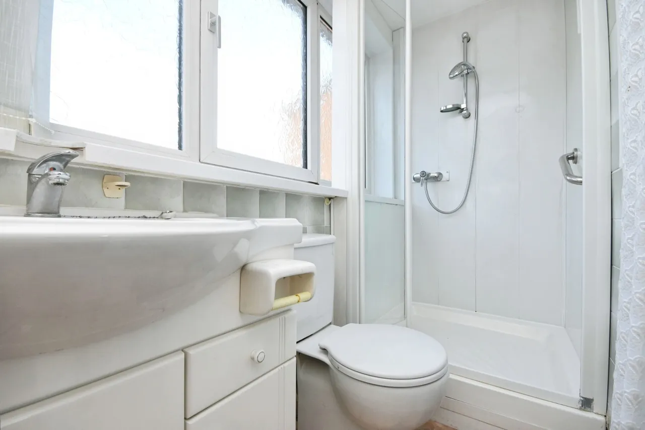 Dering Crescent, Leigh-on-Sea, SS9, photo 12