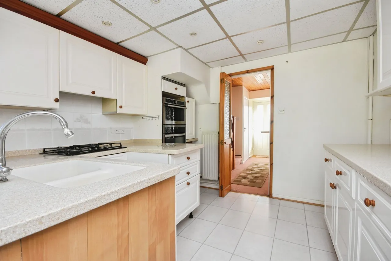 Dering Crescent, Leigh-on-Sea, SS9, photo 8