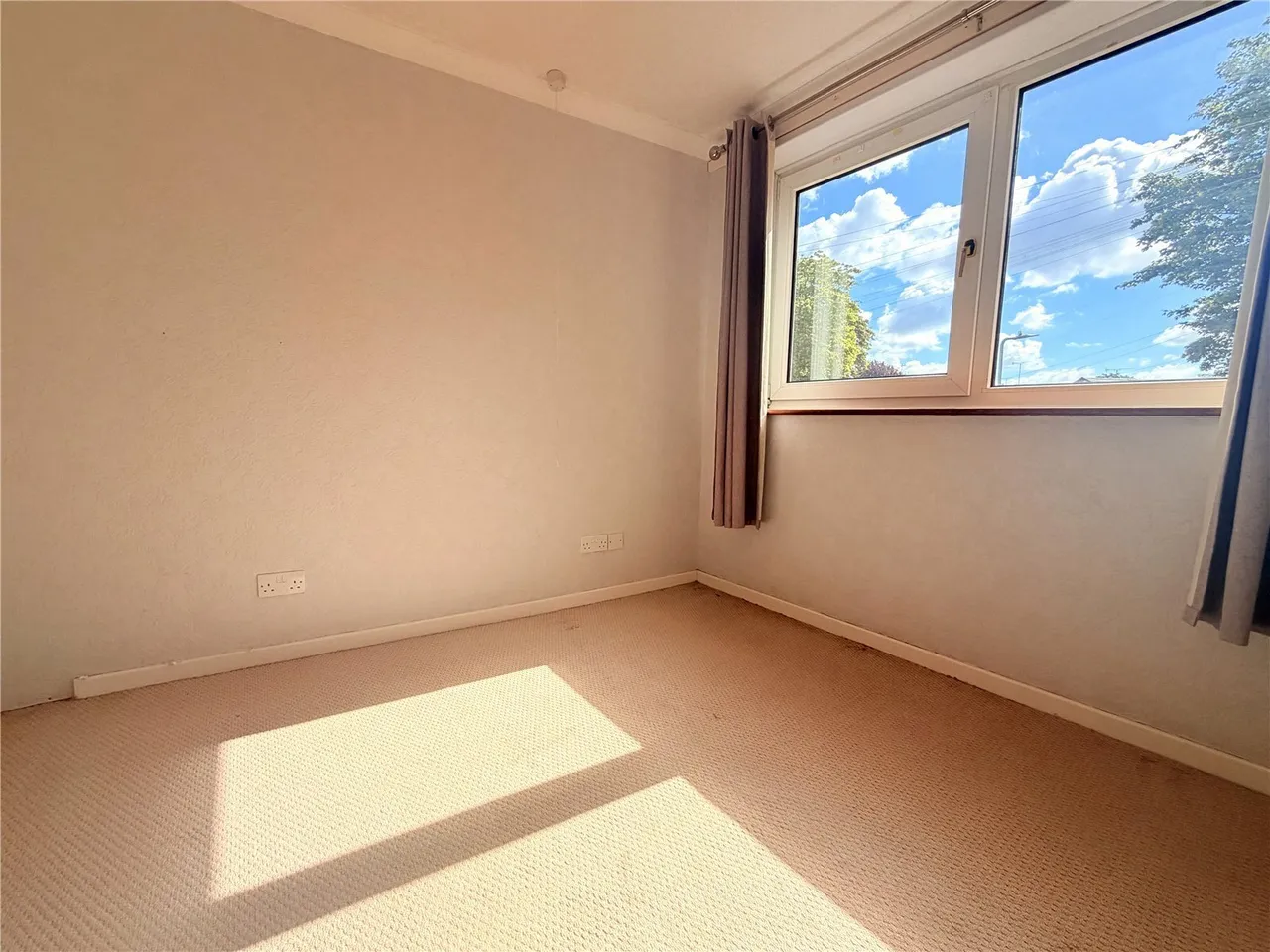 Dering Crescent, Leigh-on-Sea, Essex, SS9, photo 11