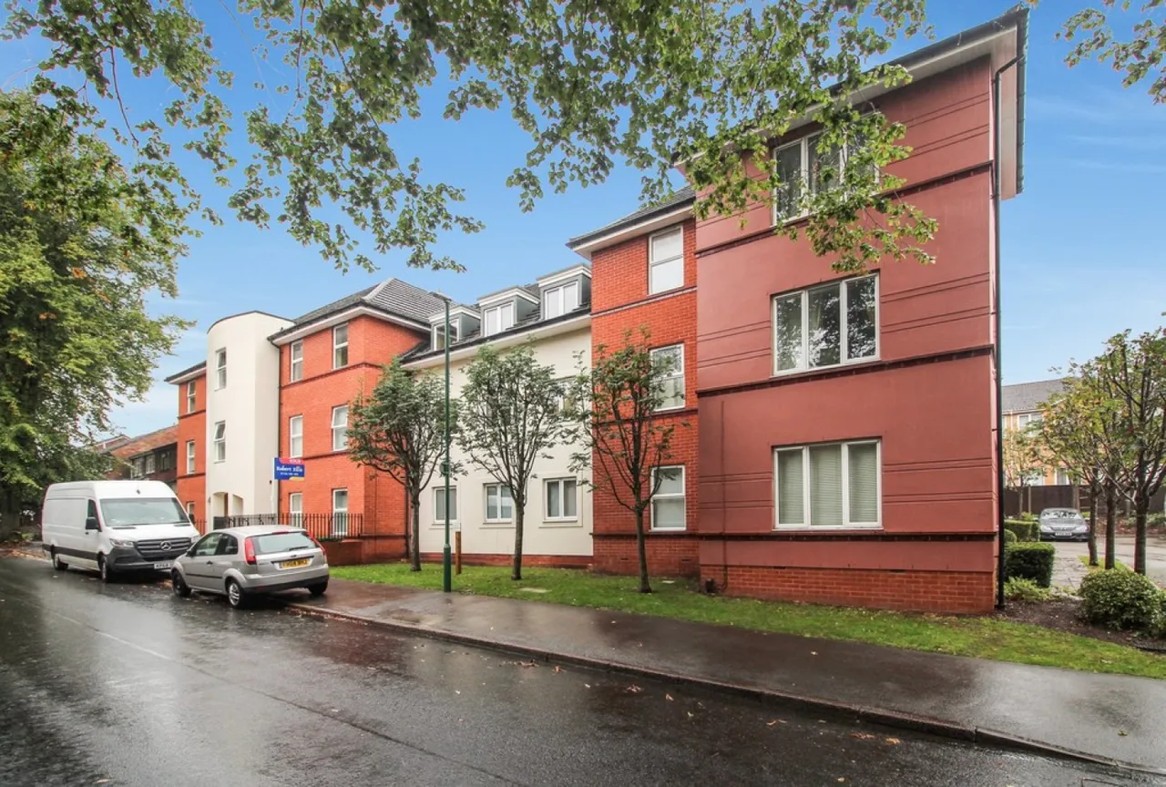 2 bed flat for sale — Hamilton Court, Hamilton Road, Carrington