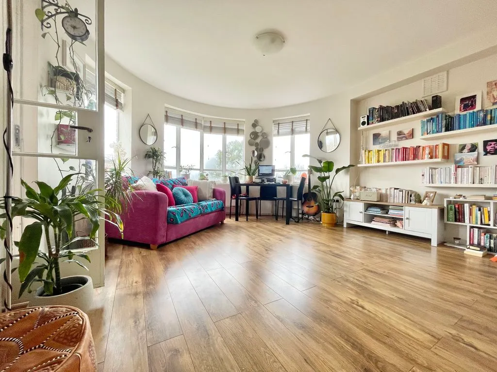 flat for sale — Champion Hill, London SE5 8TQ