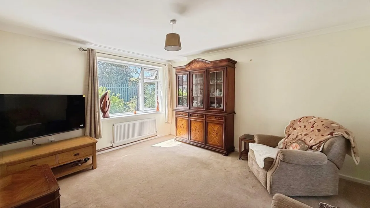 Oldfield Road, Westbury, photo 3