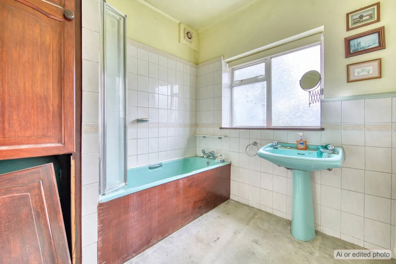 Cranbourne Avenue, E11, photo 12