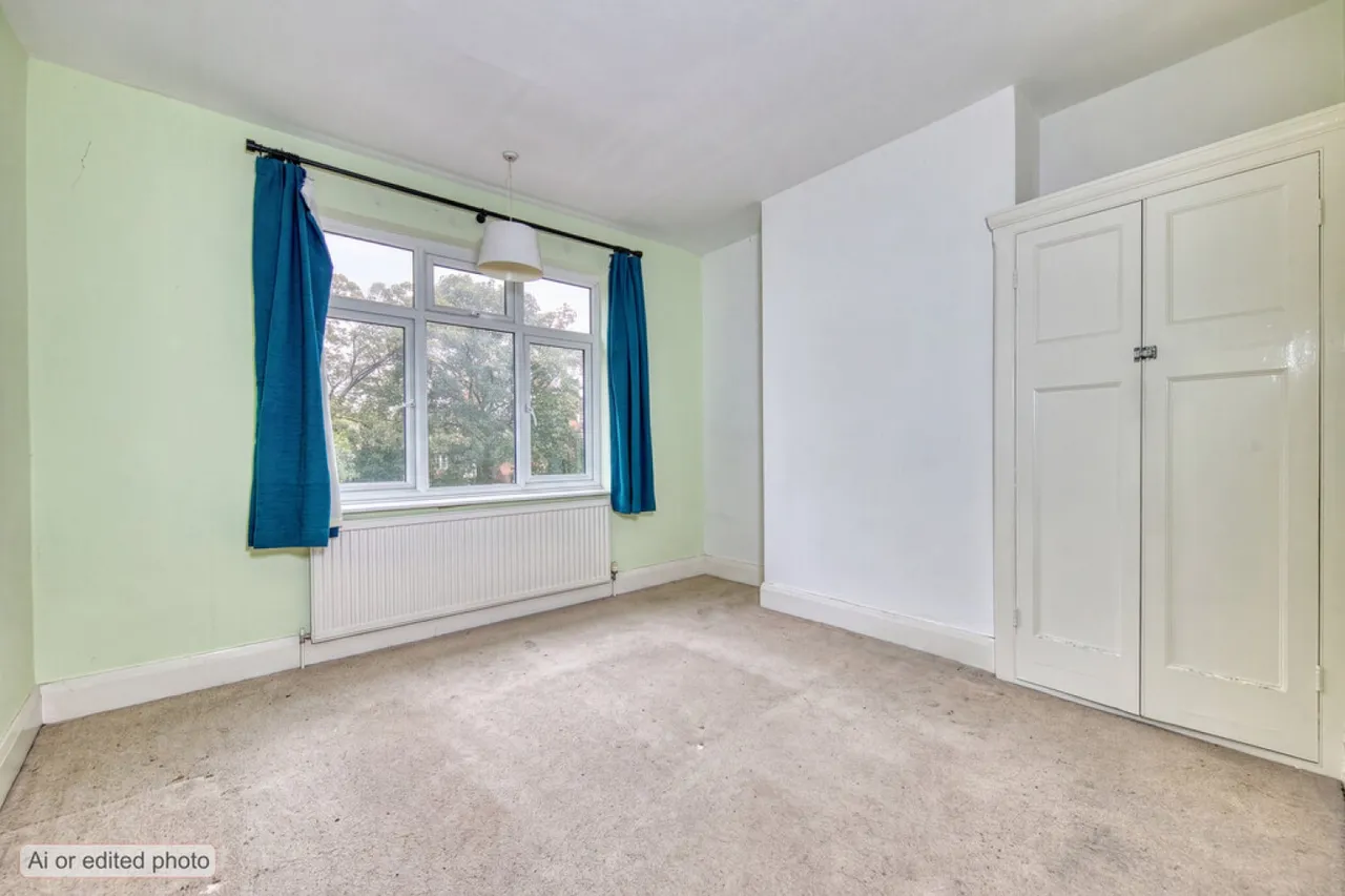 Cranbourne Avenue, E11, photo 9