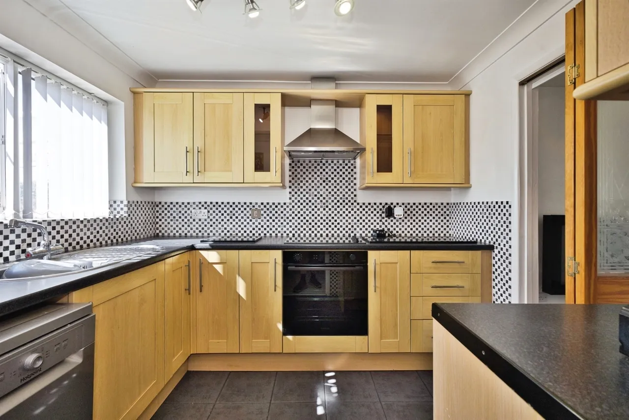 Clifton Close, YEOVIL, photo 2
