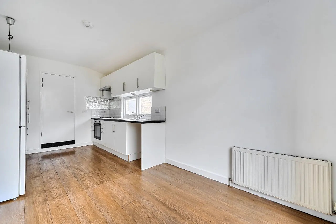 Whitehorse Lane, London, SE25, photo 2