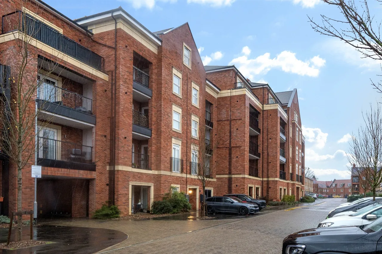 2 bed flat for sale — Toye Avenue, London