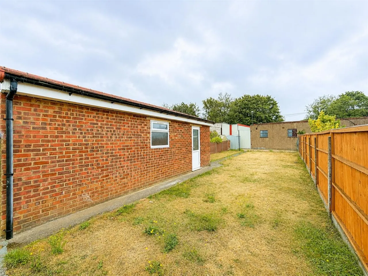 Semi-Detached To LetBeverley Avenue, Hounslow, TW4, photo 11