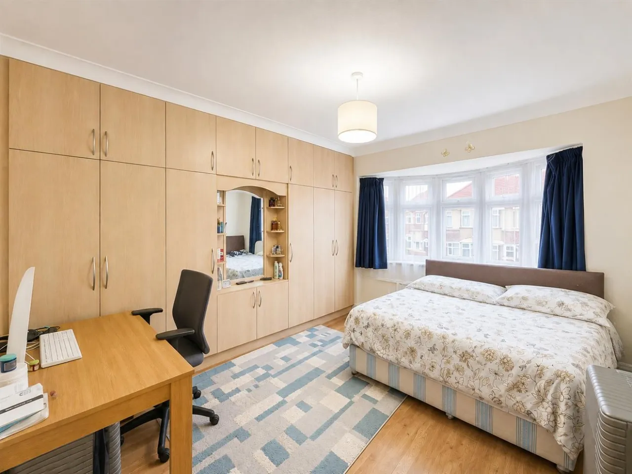 Semi-Detached To LetBeverley Avenue, Hounslow, TW4, photo 4