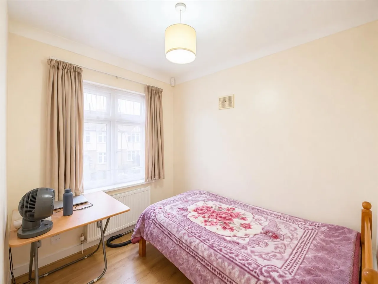 Semi-Detached To LetBeverley Avenue, Hounslow, TW4, photo 5