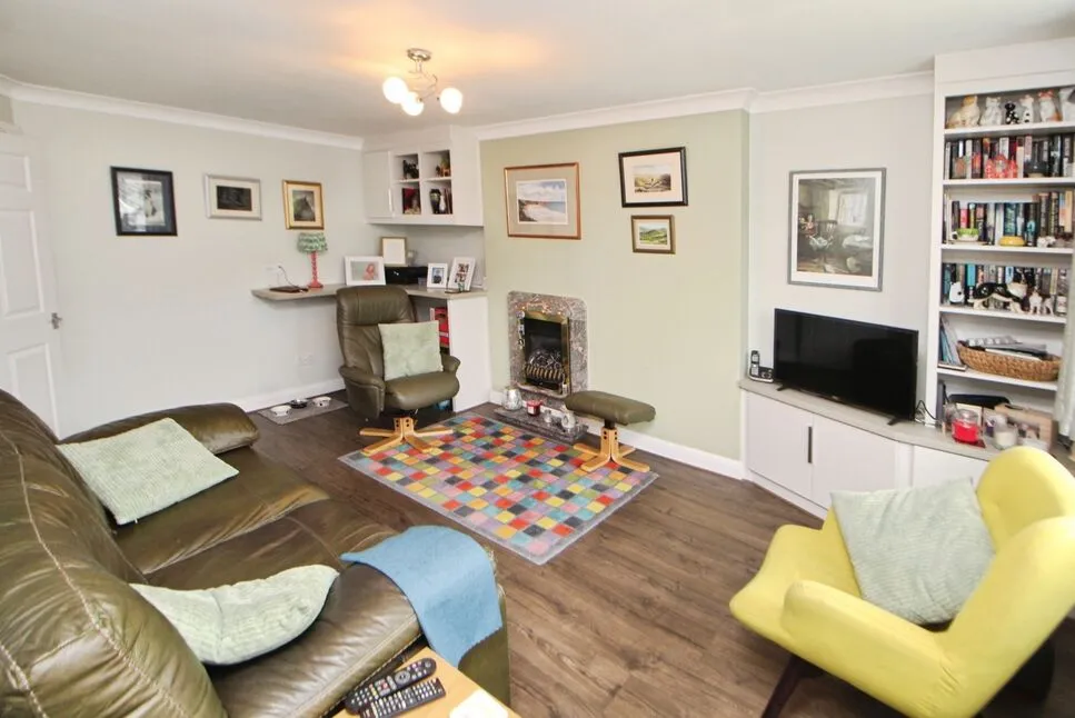 Slant Close, Glossop, Derbyshire, SK13, photo 3