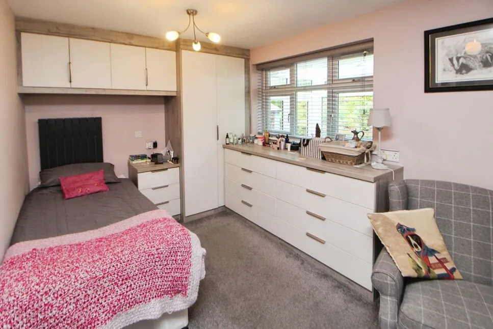 Slant Close, Glossop, Derbyshire, SK13, photo 6