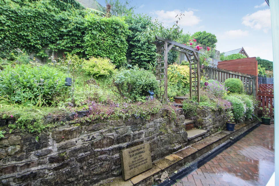 Slant Close, Glossop, Derbyshire, SK13, photo 7
