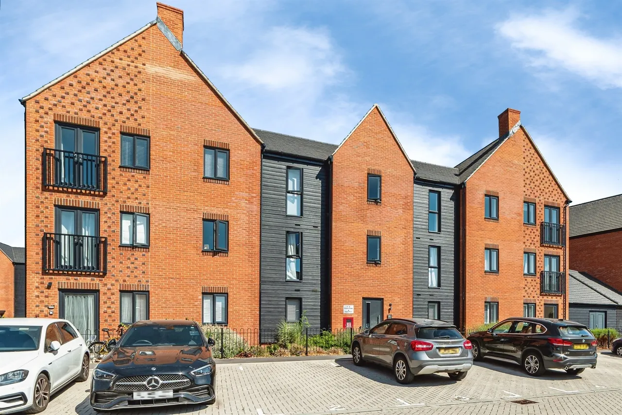 2 bed flat for sale — Copper Place, Basingstoke