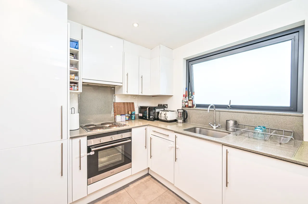 27 Metropolitan Court, 40 High Road, London, photo 3