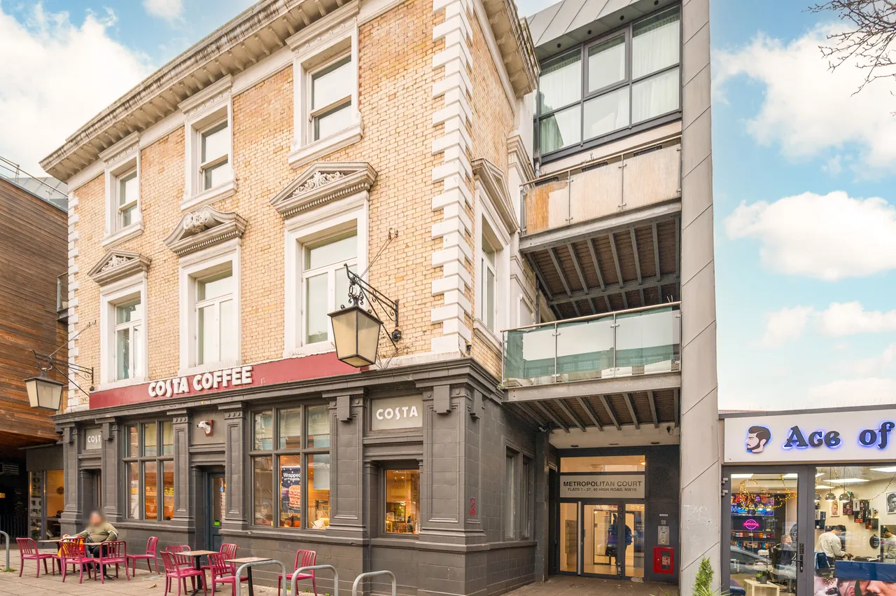 1 bed flat for sale — 27 Metropolitan Court, 40 High Road, London