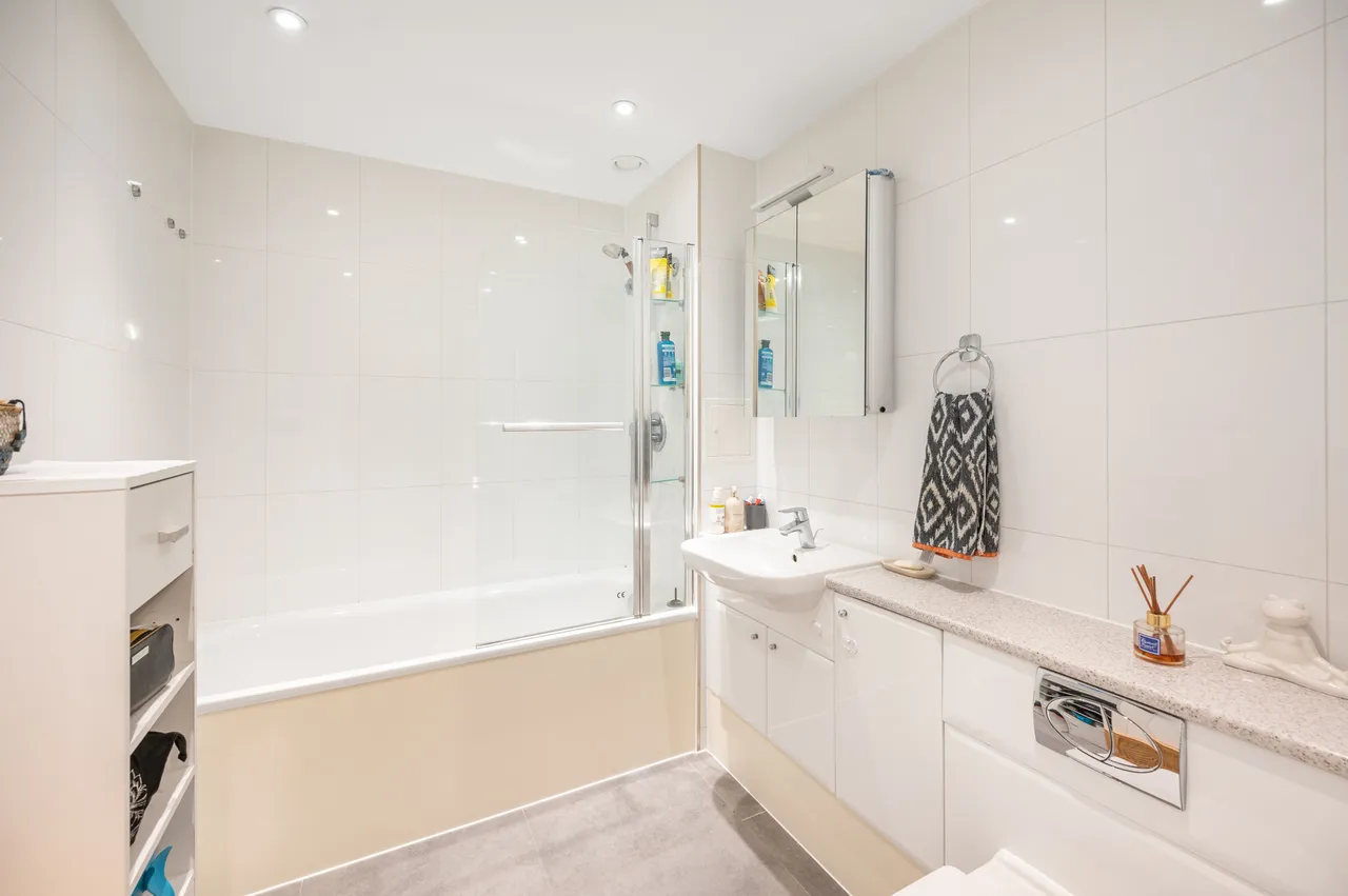 27 Metropolitan Court, 40 High Road, London, photo 5
