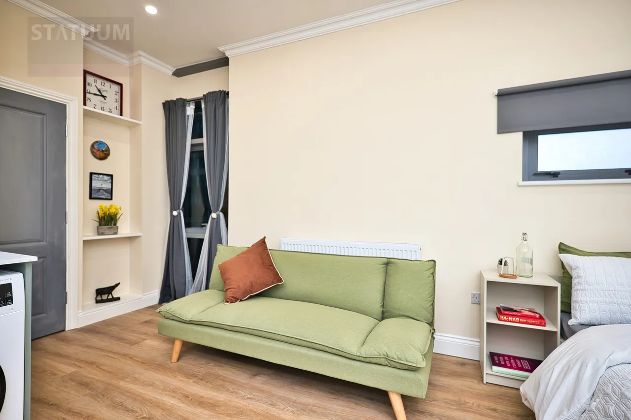 High Street, Stratford, E15, photo 14