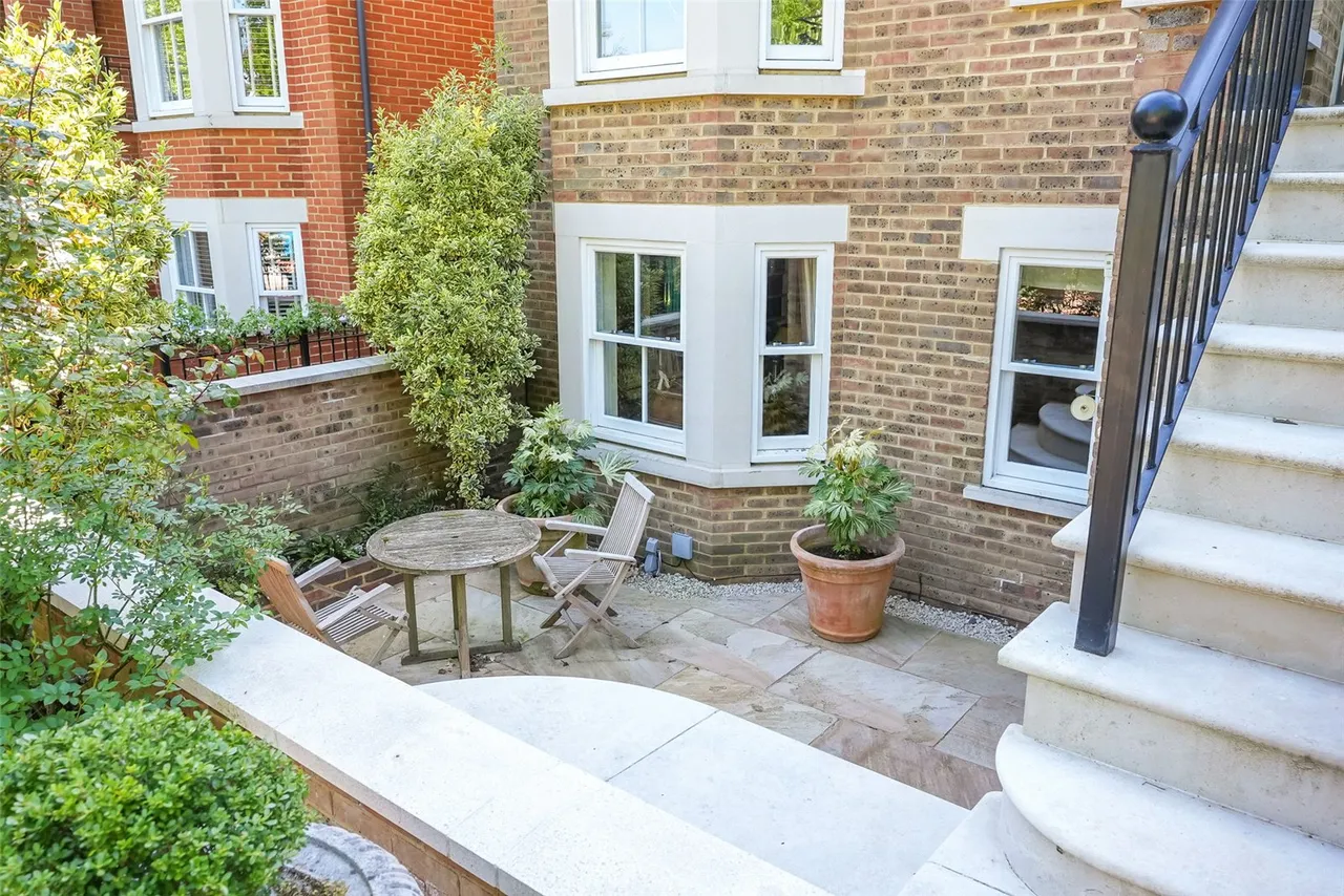 Cromwell Road, Teddington, TW11 9EN, photo 2