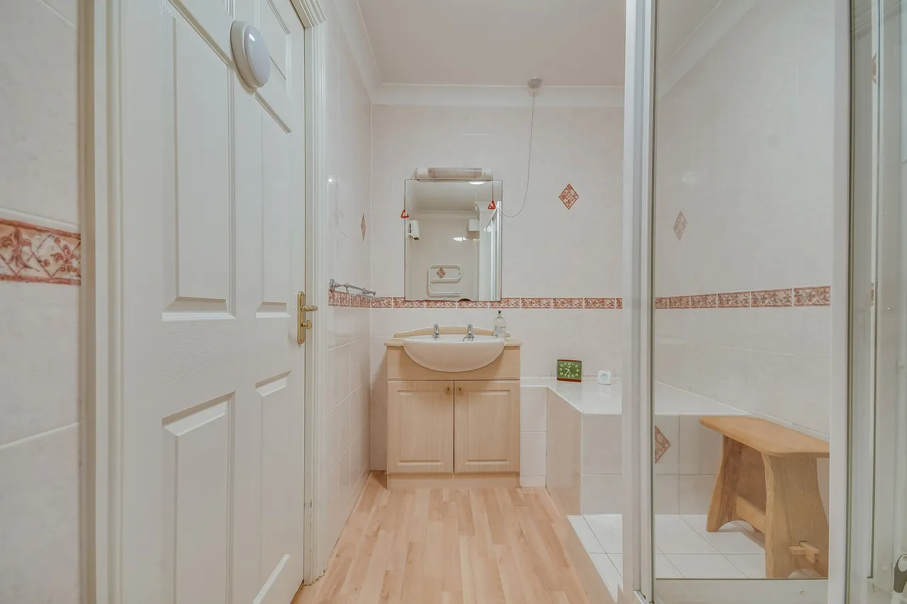 Flat 33 Chancellor Court, Broomfield Road, Chelmsford, Essex, CM1 1RY, photo 10