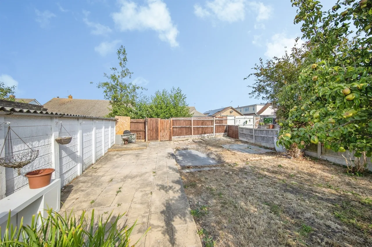 Bembridge Close, Clacton-On-Sea, photo 10