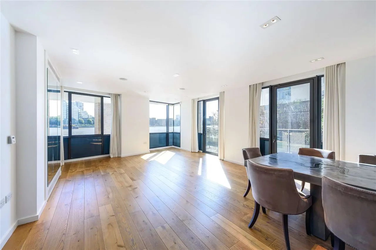 Chelsea Wharf Residences, 15 Lots Road, London, SW10 0QJ, photo 2