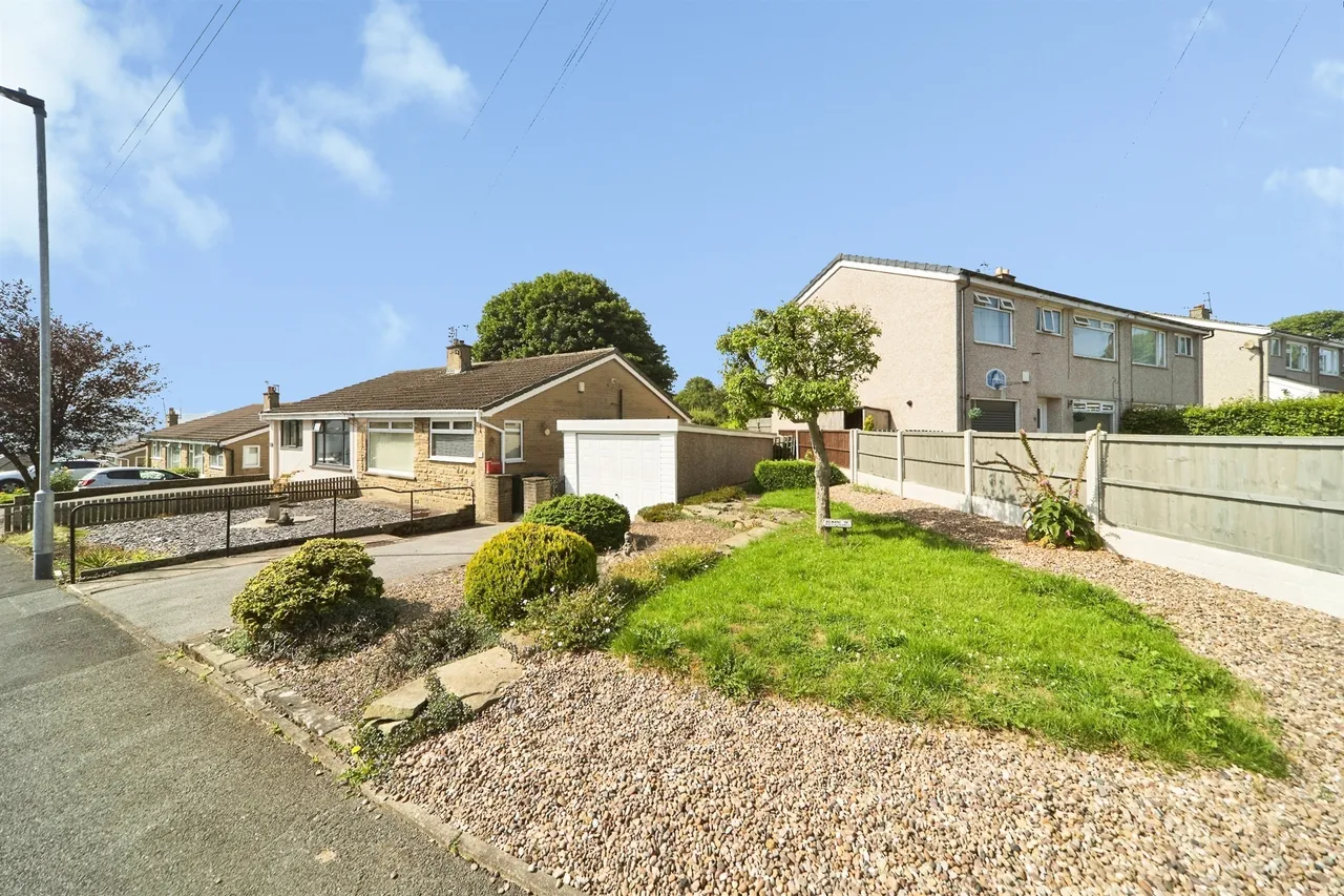 Moor Drive, Oakworth, Keighley, photo 11