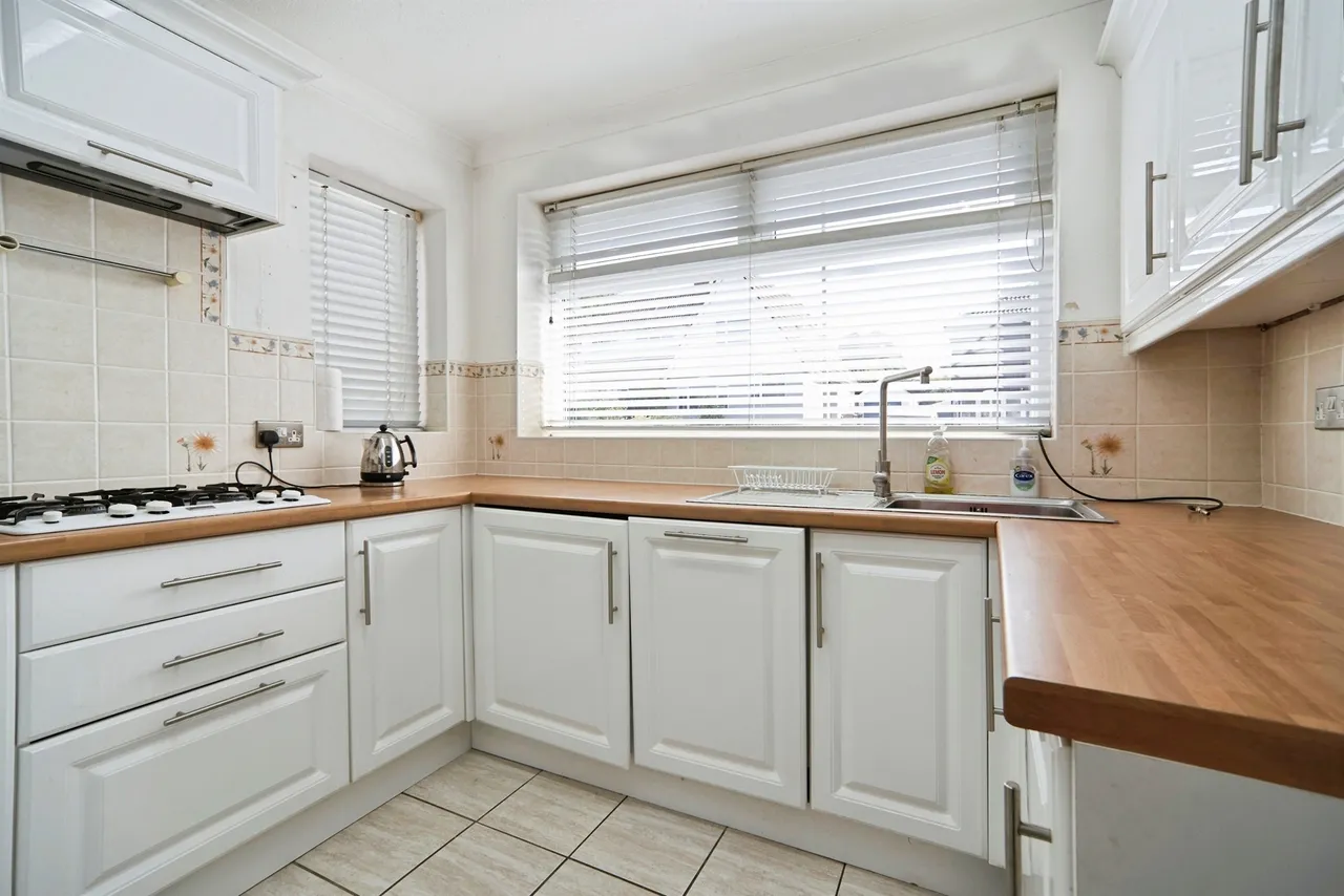 Moor Drive, Oakworth, Keighley, photo 2