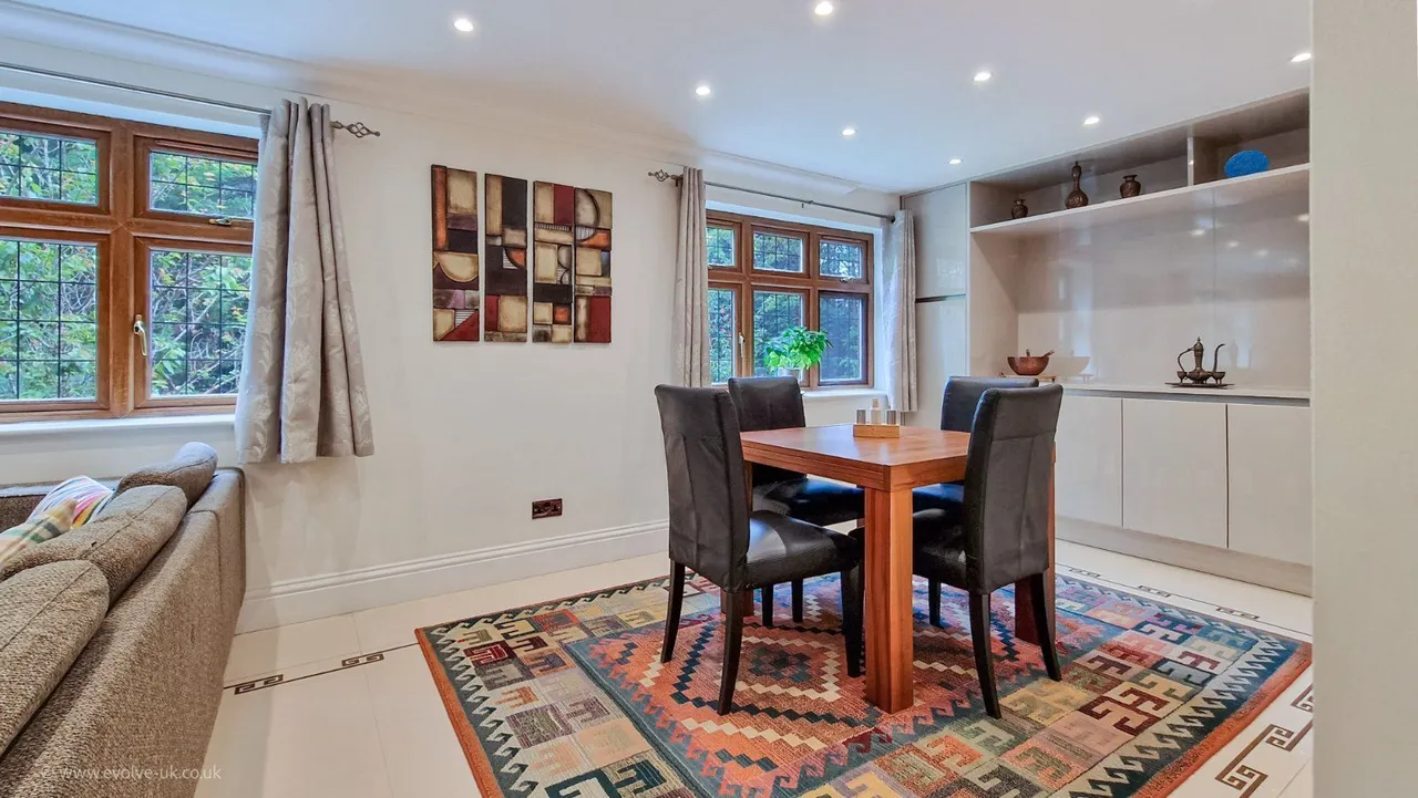 Woodlands Close, Gerrards Cross, Buckinghamshire, SL9 8DQ, photo 6