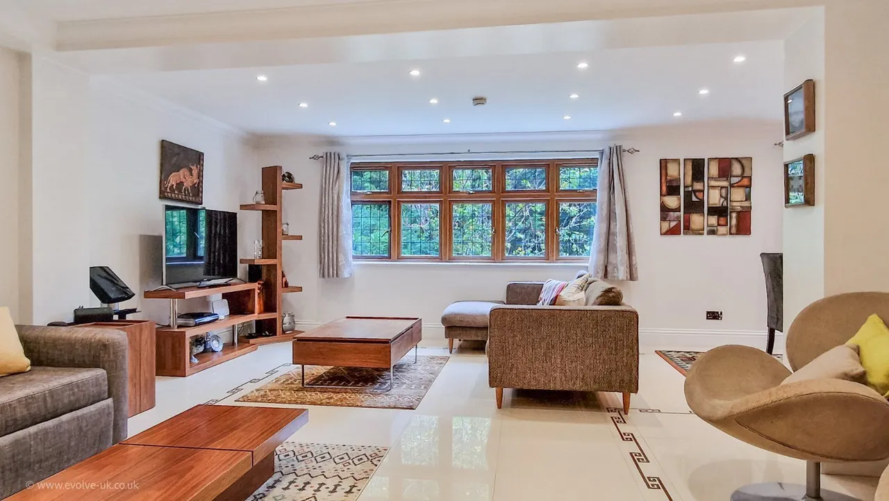 Woodlands Close, Gerrards Cross, Buckinghamshire, SL9 8DQ, photo 7