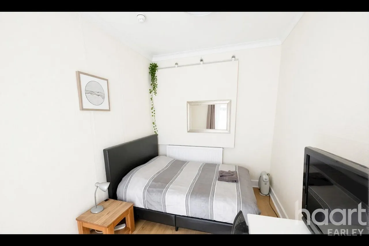 Caversham Road, RG1, photo 2