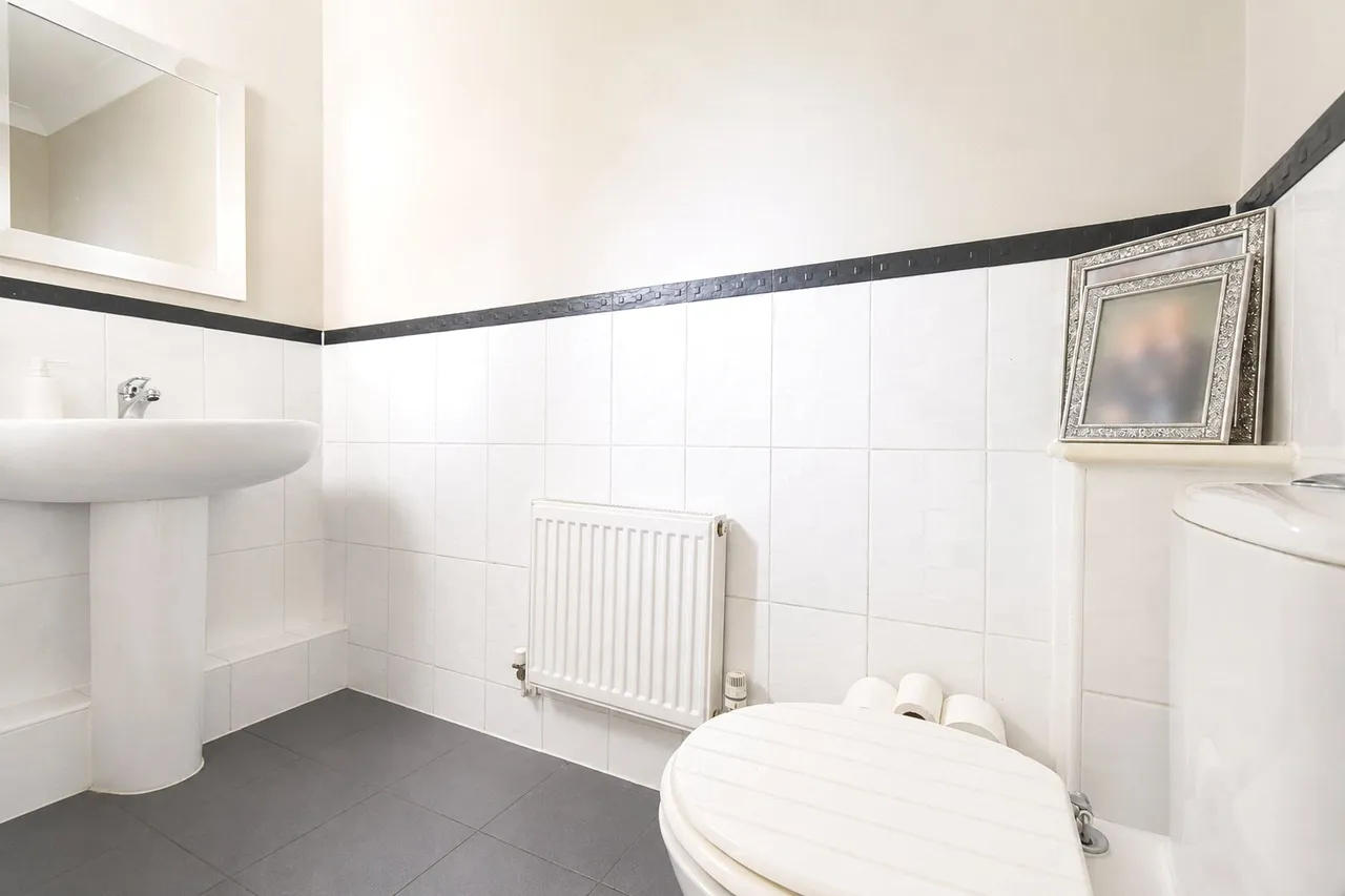 Kingsbridge End, Hook, Hampshire, RG27 9QQ, photo 15