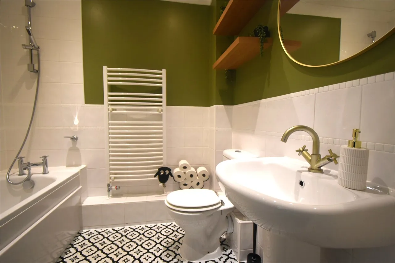 Kingsbridge End, Hook, Hampshire, RG27 9QQ, photo 6