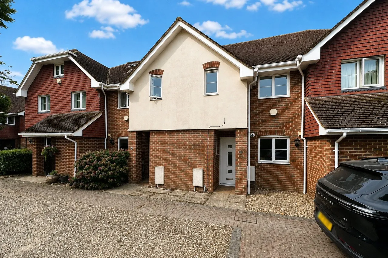3 bed house for sale — Kingsbridge End, Hook, Hampshire, RG27 9QQ