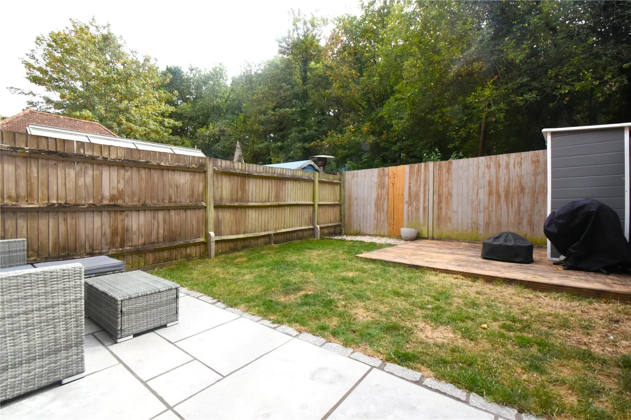 Kingsbridge End, Hook, Hampshire, RG27 9QQ, photo 4