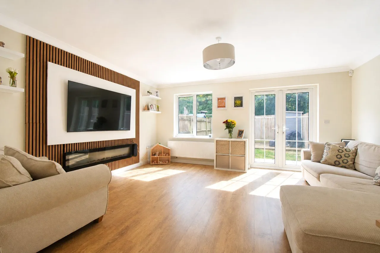 Kingsbridge End, Hook, Hampshire, RG27 9QQ, photo 2