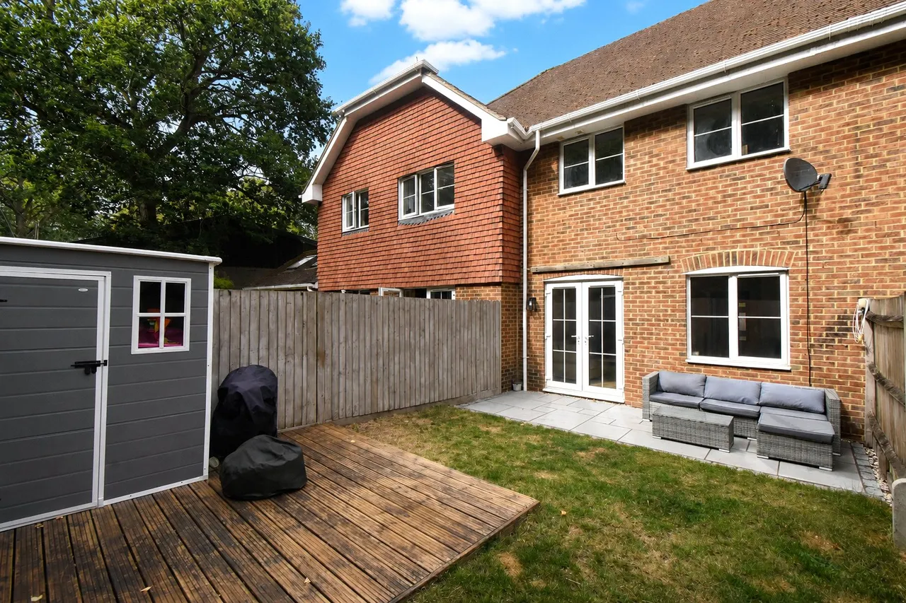 Kingsbridge End, Hook, Hampshire, RG27 9QQ, photo 10