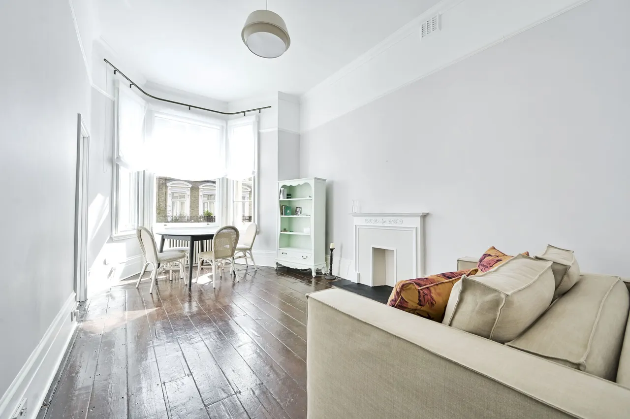 1 bed flat to rent — First Floor, 18 Finborough Road, London