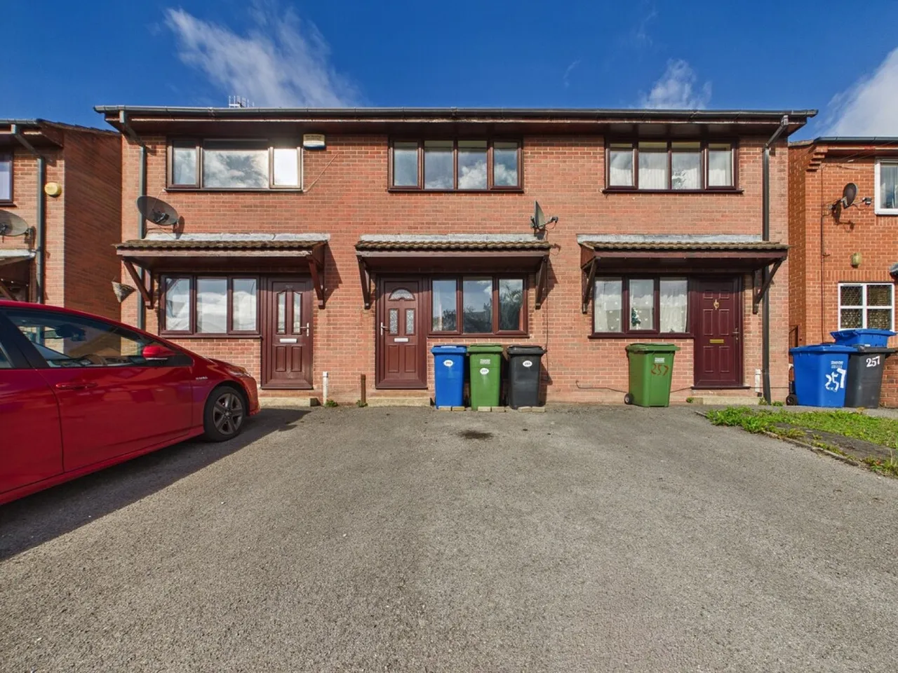 Holland Road, Old Whittington, S41, photo 16