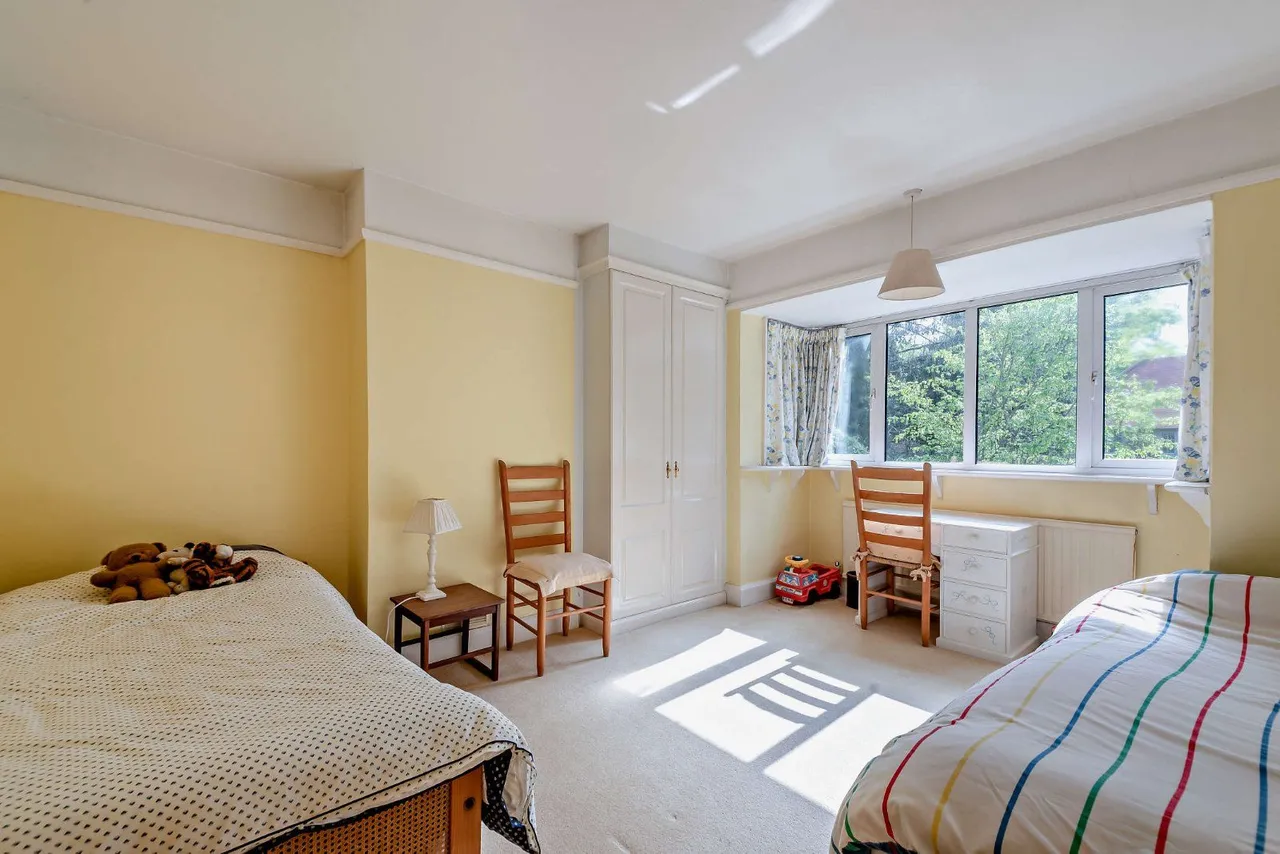 Douglas Grove, Lower Bourne, GU10, photo 16
