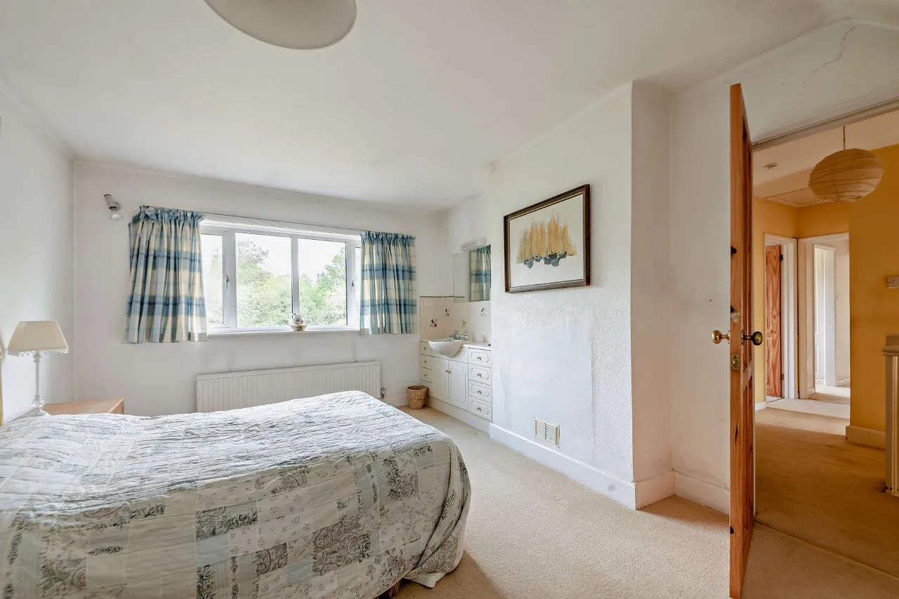 Douglas Grove, Lower Bourne, GU10, photo 17