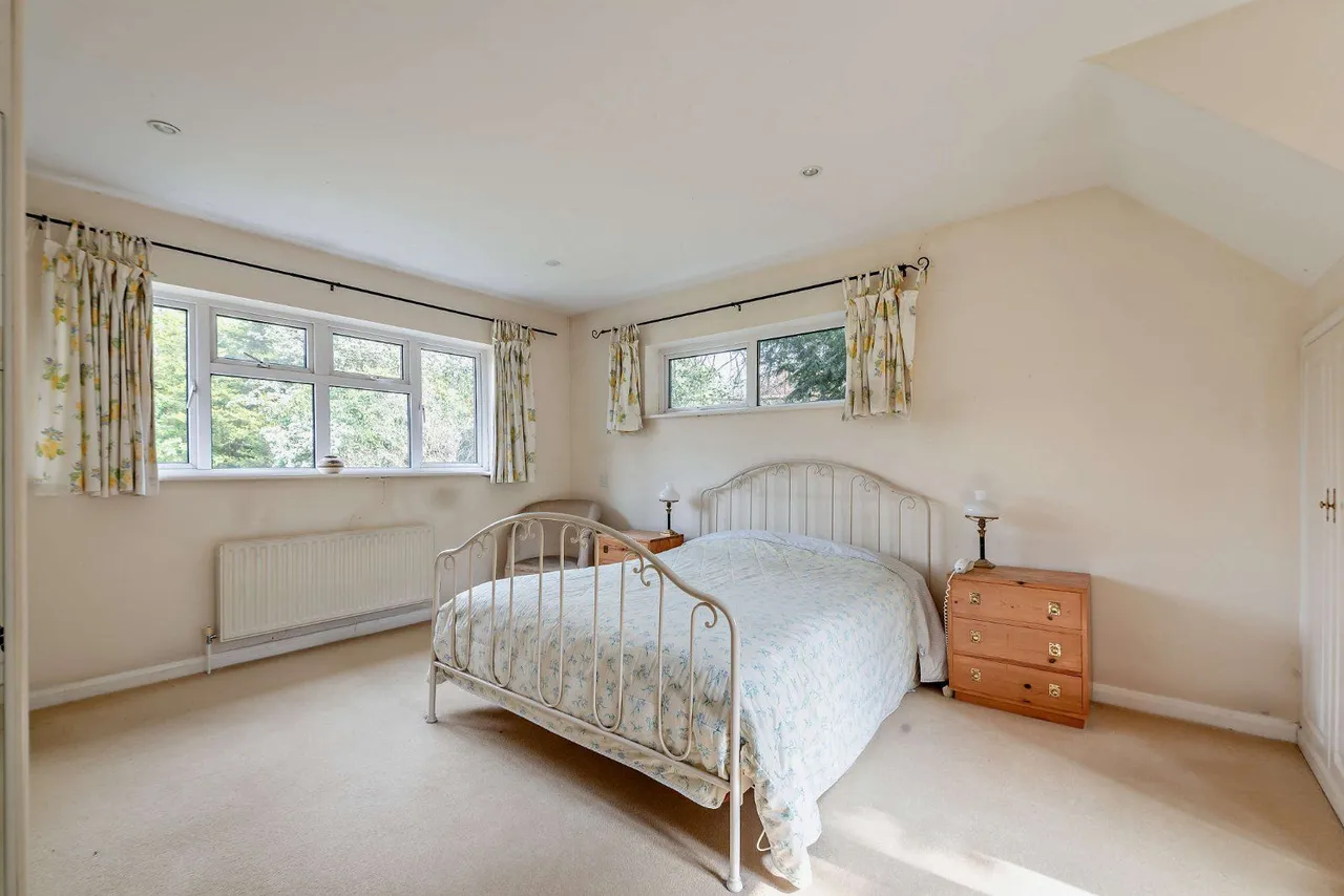 Douglas Grove, Lower Bourne, GU10, photo 13