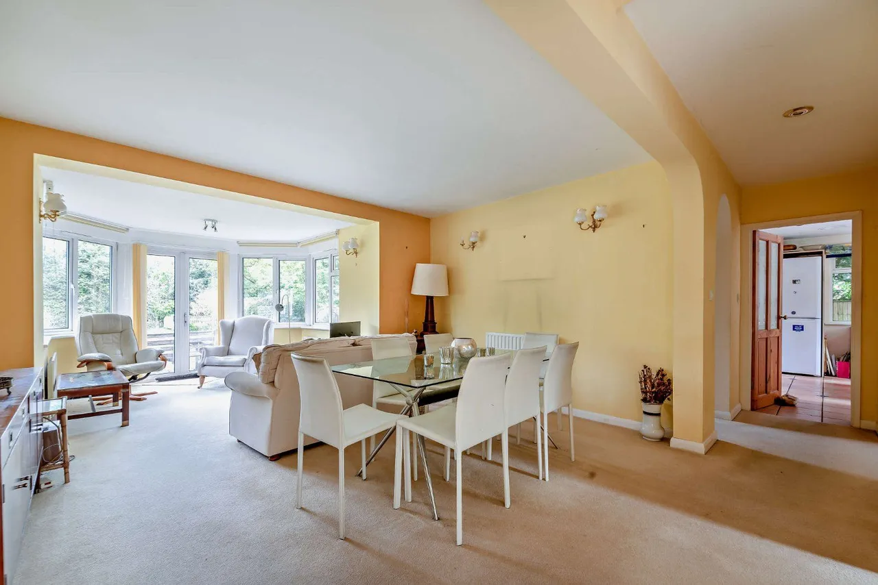 Douglas Grove, Lower Bourne, GU10, photo 3