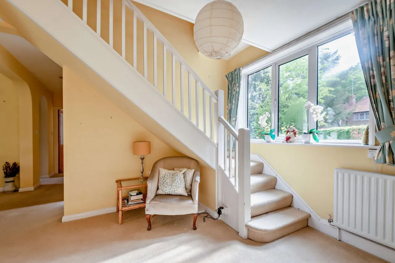 Douglas Grove, Lower Bourne, GU10, photo 11