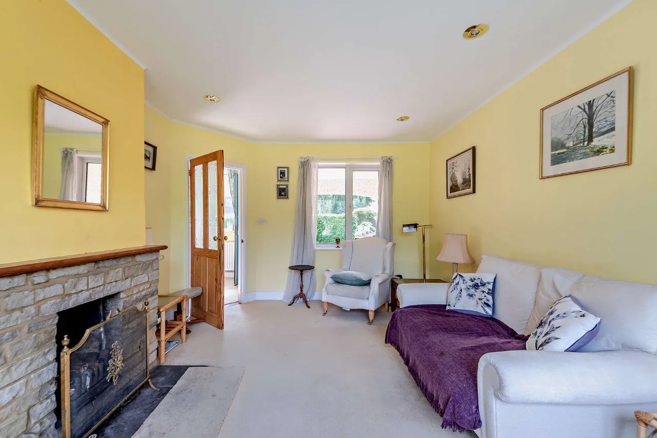 Douglas Grove, Lower Bourne, GU10, photo 6