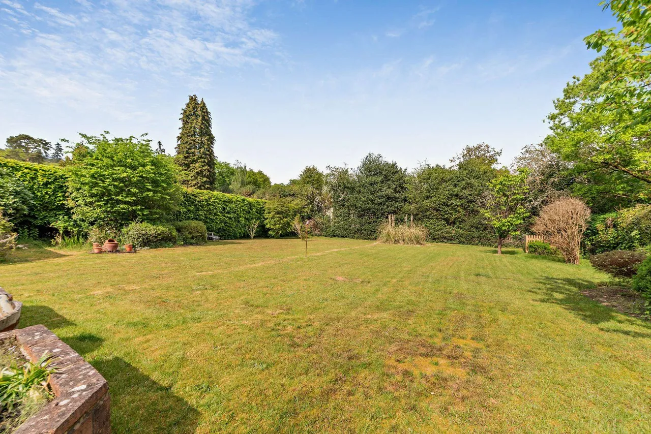 Douglas Grove, Lower Bourne, GU10, photo 18