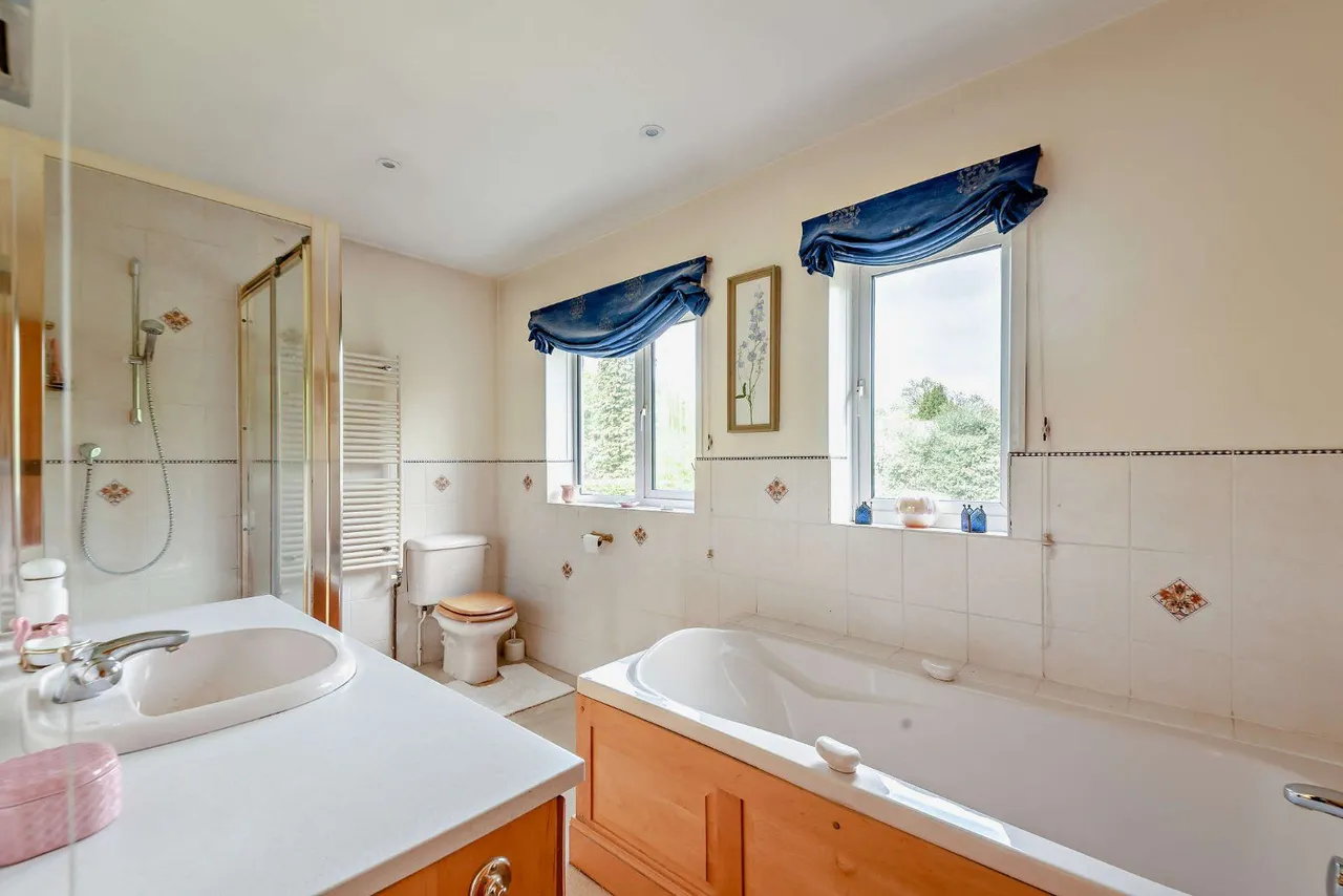 Douglas Grove, Lower Bourne, GU10, photo 15