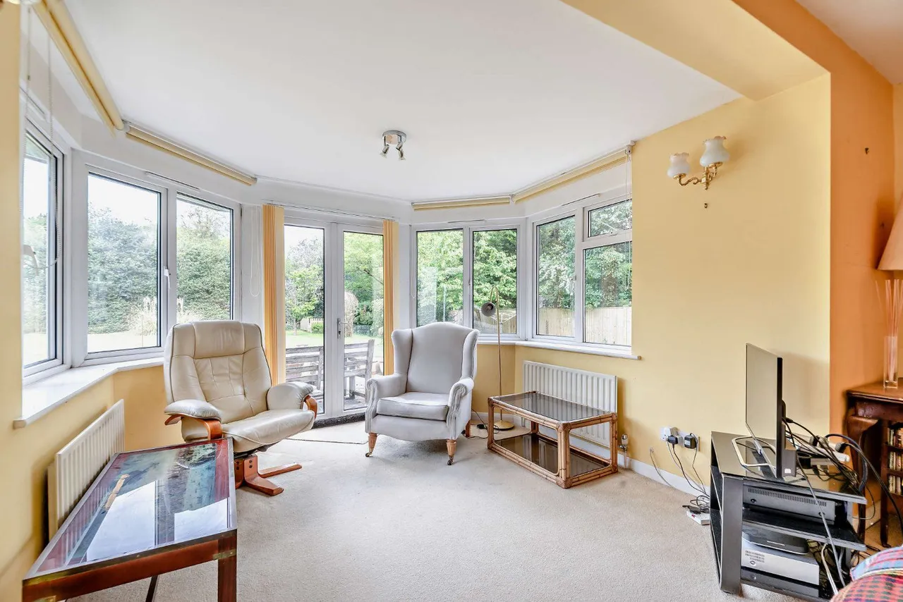 Douglas Grove, Lower Bourne, GU10, photo 8
