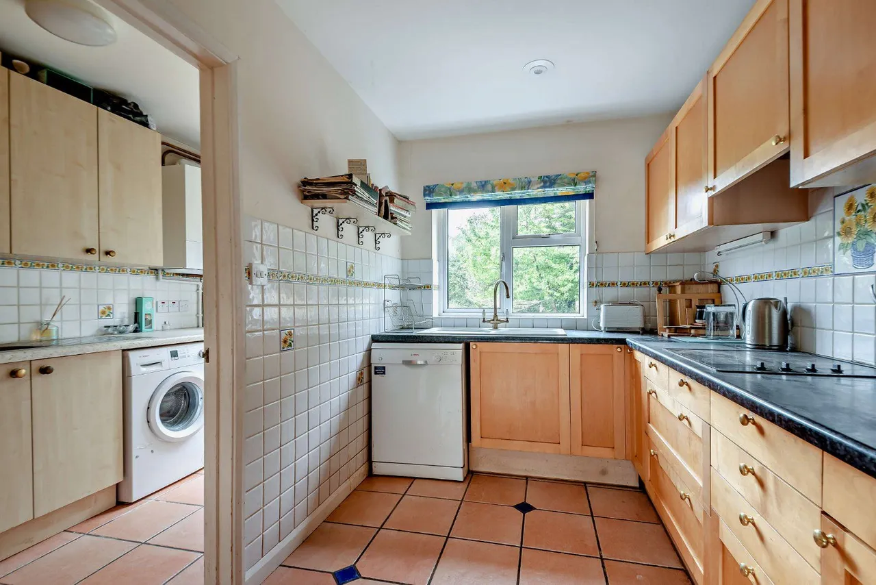 Douglas Grove, Lower Bourne, GU10, photo 10